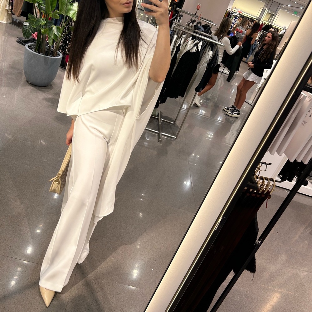 Elegant White Women's Cape Zara